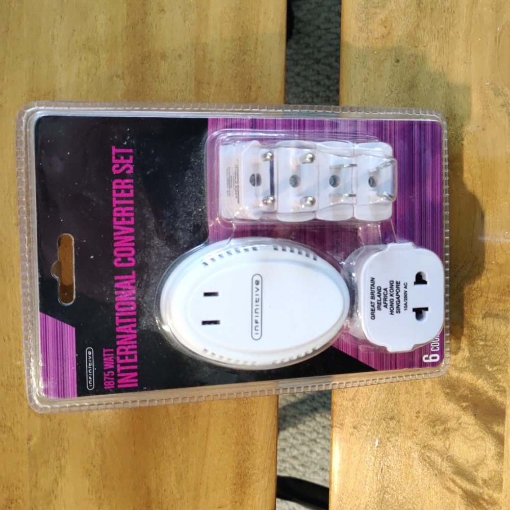 NWOT Infinitive 1875w international converter set